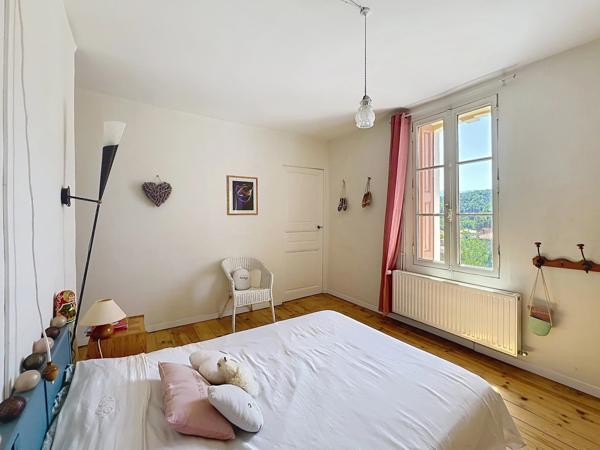 DEMEURE DE CARACTERE AVEC PISCINE ET JARDIN, PROCHE PRADES