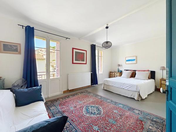 DEMEURE DE CARACTERE AVEC PISCINE ET JARDIN, PROCHE PRADES
