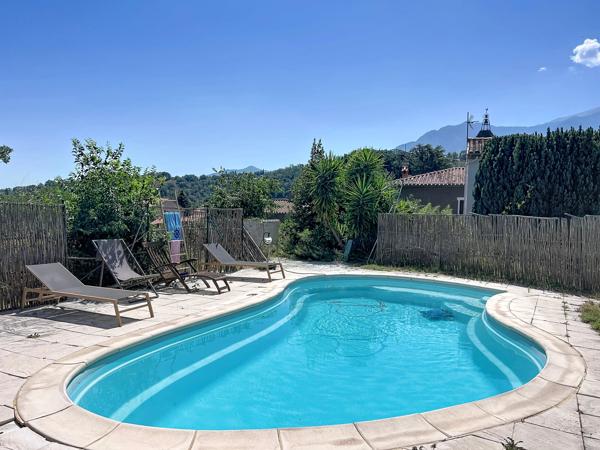 DEMEURE DE CARACTERE AVEC PISCINE ET JARDIN, PROCHE PRADES