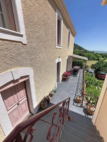 DEMEURE DE CARACTERE AVEC PISCINE ET JARDIN, PROCHE PRADES