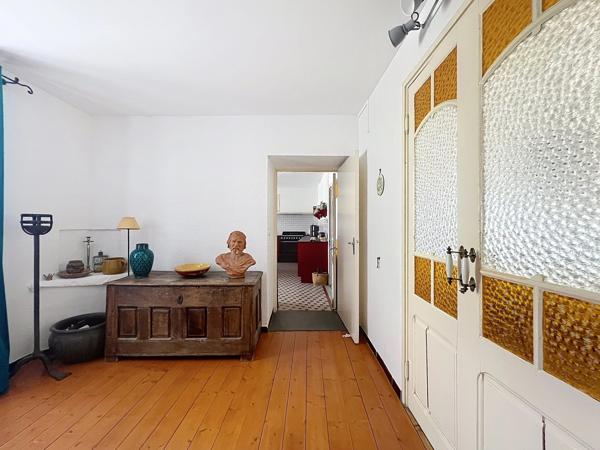 DEMEURE DE CARACTERE AVEC PISCINE ET JARDIN, PROCHE PRADES