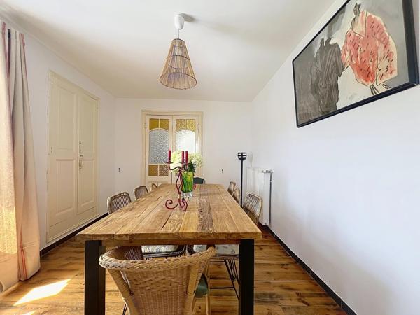 DEMEURE DE CARACTERE AVEC PISCINE ET JARDIN, PROCHE PRADES