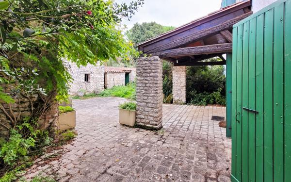 Maison à vendre    8 pièces •  Le Bois-Plage-en-Ré
