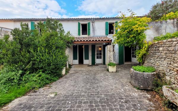 Maison à vendre    8 pièces •  Le Bois-Plage-en-Ré