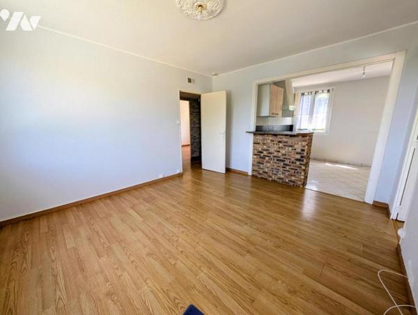  MAISON PLAIN-PIED -  3 CHAMBRES DOUBLE GARAGE BELLE PARCELLE DE 1700 M² 