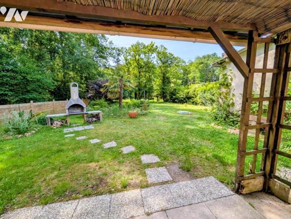  MAISON PLAIN-PIED -  3 CHAMBRES DOUBLE GARAGE BELLE PARCELLE DE 1700 M² 