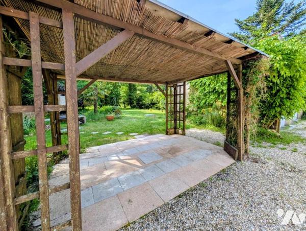 MAISON PLAIN-PIED -  3 CHAMBRES DOUBLE GARAGE BELLE PARCELLE DE 1700 M² 