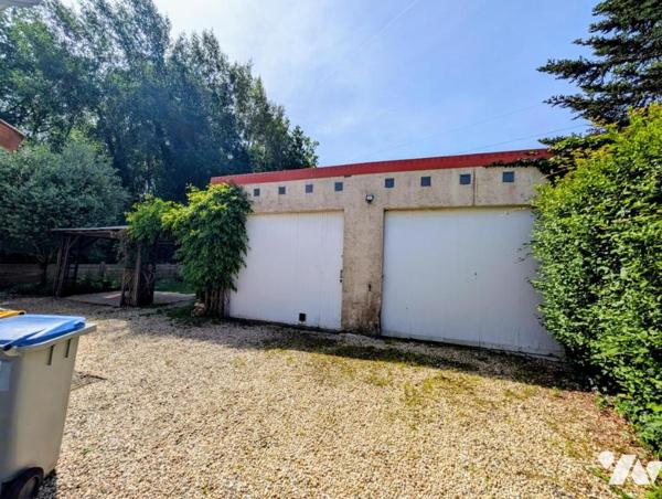  MAISON PLAIN-PIED -  3 CHAMBRES DOUBLE GARAGE BELLE PARCELLE DE 1700 M² 