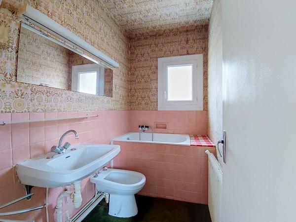 Maison
         5 pièces
        - 75 m² 119 000 € *