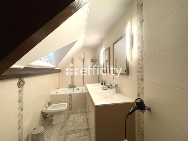 Maison 5 pièces - 130 m² Exclusivité efficity