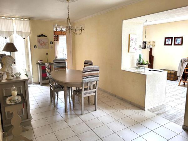 Maison à Montsûrs