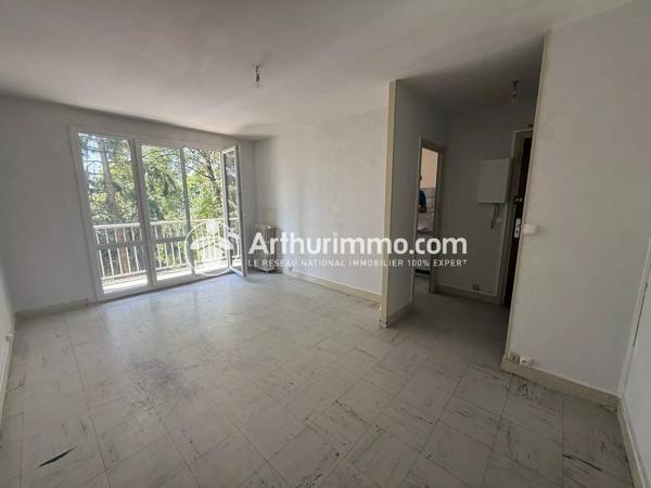 Vente                                                      Appartement
                        
                     3 pièces                      58 m2                     à Corbeil-Essonnes