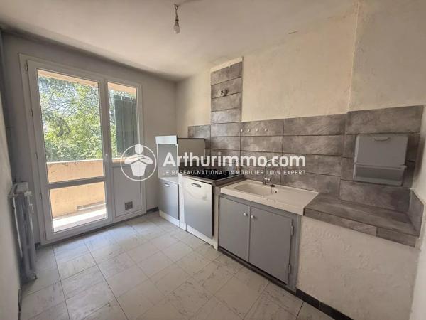 Vente                                                      Appartement
                        
                     3 pièces                      58 m2                     à Corbeil-Essonnes