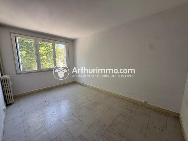 Vente                                                      Appartement
                        
                     3 pièces                      58 m2                     à Corbeil-Essonnes