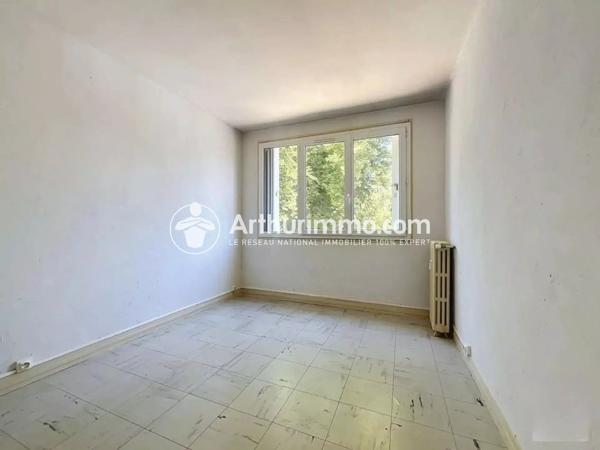Vente                                                      Appartement
                        
                     3 pièces                      58 m2                     à Corbeil-Essonnes