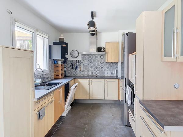 À vendre - Maison individuelle, 8 pièces située à Tours (37000)