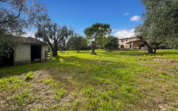 Maison à vendre    6 pièces •  Tourrettes-sur-Loup