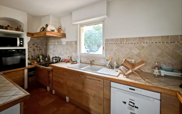 Maison à vendre    6 pièces •  Tourrettes-sur-Loup