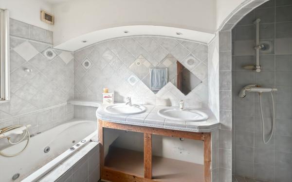 Maison à vendre    6 pièces •  Tourrettes-sur-Loup