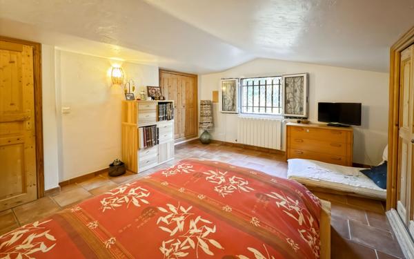 Maison à vendre    6 pièces •  Tourrettes-sur-Loup