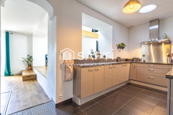 Maison Ecole-Valentin, rénovée, 275m², 9 ares, piscine