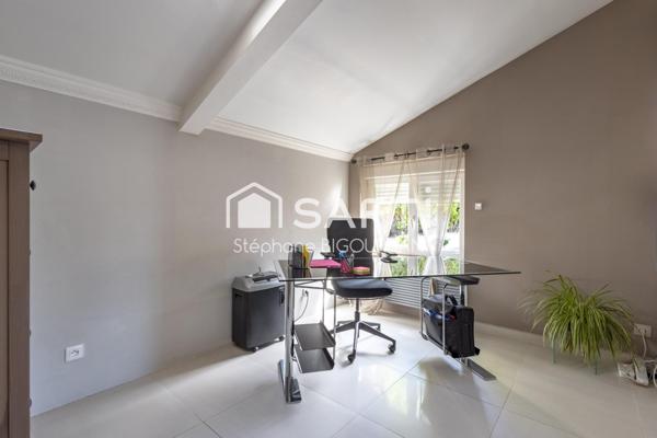 Maison Ecole-Valentin, rénovée, 275m², 9 ares, piscine