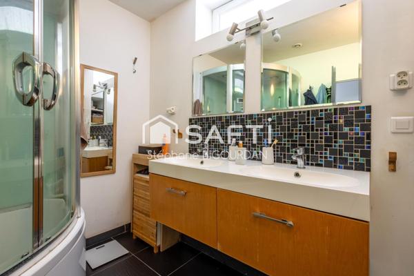 Maison Ecole-Valentin, rénovée, 275m², 9 ares, piscine