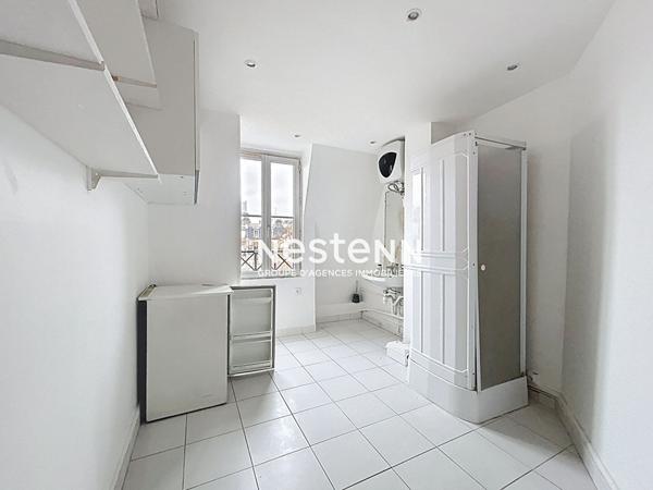 A vendre - Paris 17 : chambre de service de 9,10m², DPE C, ascenseur - idéal investisseur !