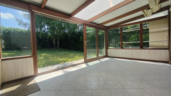 MAISON DE CHARME RENOVEE DE 110 M² HABITABLE AVEC VERANDA, GARAGE DOUBLE EN SOUS SOL SUR 1000 M² CLOS AU CALME Beauvais (60000)