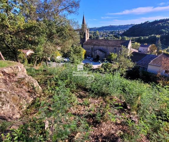 Terrain  prêt à bâtir avec vue à 180° dans un village tranquille, à 10 min d'Aubenas de 785 m²,  totalementviabilisé, permis accordé