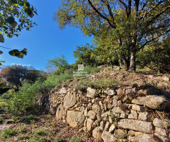 Terrain  prêt à bâtir avec vue à 180° dans un village tranquille, à 10 min d'Aubenas de 785 m²,  totalementviabilisé, permis accordé