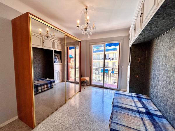 EXCLUSIVITÉ- NICE RIQUIER - Appartement traversant de 3 Pièces 74m² en étage élevé + Terrasse et Balcon