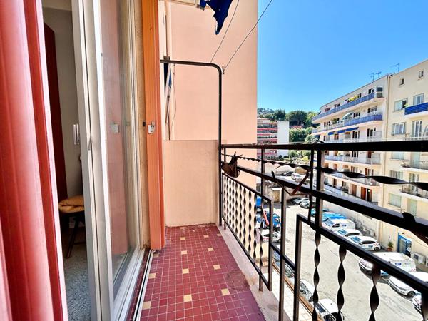 EXCLUSIVITÉ- NICE RIQUIER - Appartement traversant de 3 Pièces 74m² en étage élevé + Terrasse et Balcon
