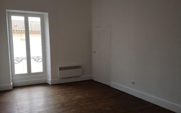 Appartement à louer    1 pièce •  Remoulins