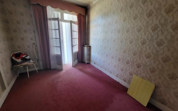 Immeuble à vendre    11 pièces •  Bessines-sur-Gartempe