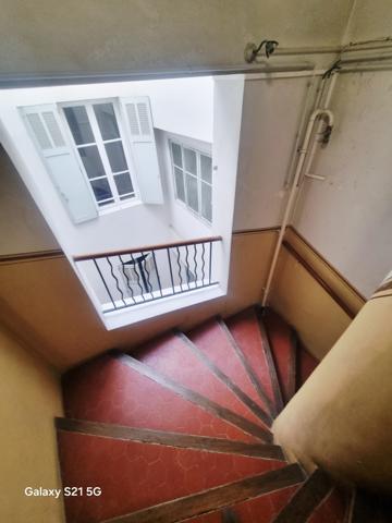 Exclusivité Draguignan bel immeuble en trés bon état de 238m+dépendances 2 appartements F3+2 F1 dépendances ga