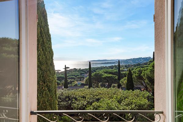 À vendre villa avec piscine et vue mer à Sainte Maxime Golfe de Saint Tropez