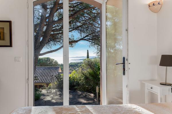 À vendre villa avec piscine et vue mer à Sainte Maxime Golfe de Saint Tropez