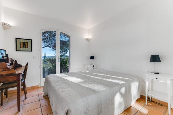 À vendre villa avec piscine et vue mer à Sainte Maxime Golfe de Saint Tropez