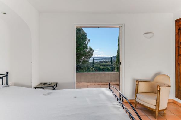 À vendre villa avec piscine et vue mer à Sainte Maxime Golfe de Saint Tropez