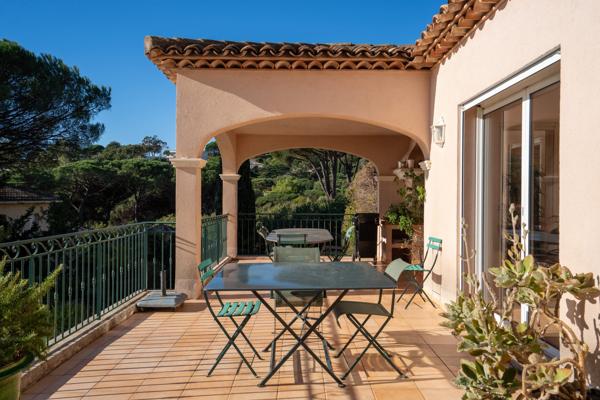 À vendre villa avec piscine et vue mer à Sainte Maxime Golfe de Saint Tropez