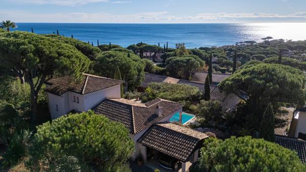 À vendre villa avec piscine et vue mer à Sainte Maxime Golfe de Saint Tropez