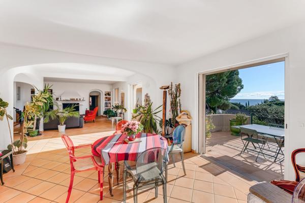À vendre villa avec piscine et vue mer à Sainte Maxime Golfe de Saint Tropez
