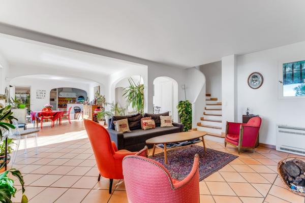 À vendre villa avec piscine et vue mer à Sainte Maxime Golfe de Saint Tropez