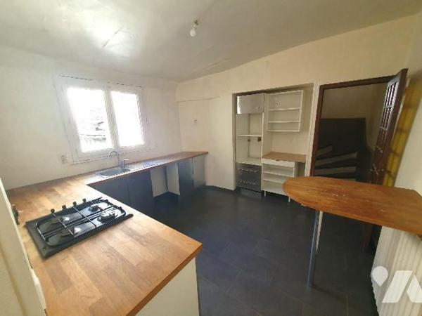 Immeuble à Vendre à Nemours (77140) en Seine-et-Marne (77)

Cet immeuble comprend un local co...