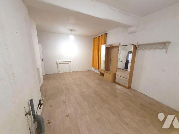 Immeuble à Vendre à Nemours (77140) en Seine-et-Marne (77)

Cet immeuble comprend un local co...