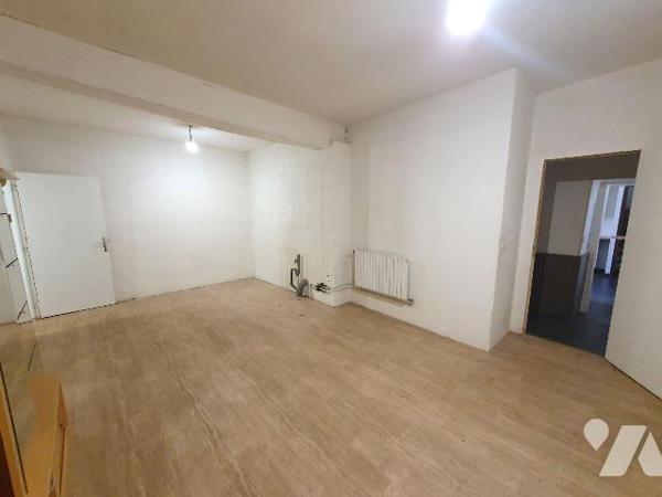 Immeuble à Vendre à Nemours (77140) en Seine-et-Marne (77)

Cet immeuble comprend un local co...