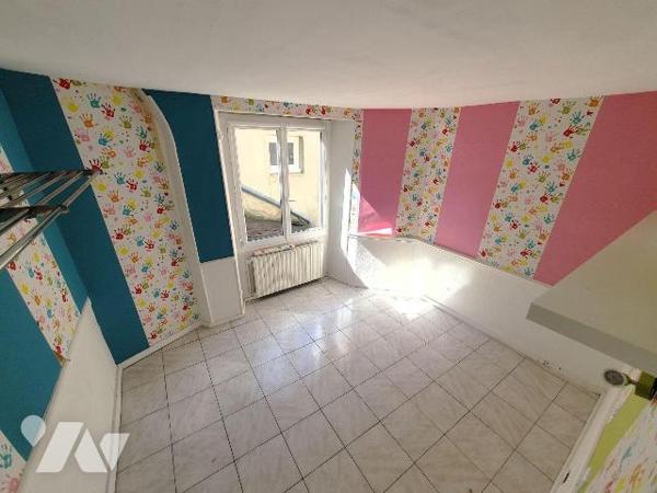 Immeuble à Vendre à Nemours (77140) en Seine-et-Marne (77)

Cet immeuble comprend un local co...