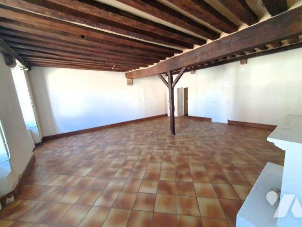 Immeuble à Vendre à Nemours (77140) en Seine-et-Marne (77)

Cet immeuble comprend un local co...