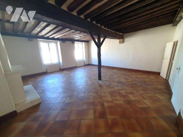 Immeuble à Vendre à Nemours (77140) en Seine-et-Marne (77)

Cet immeuble comprend un local co...